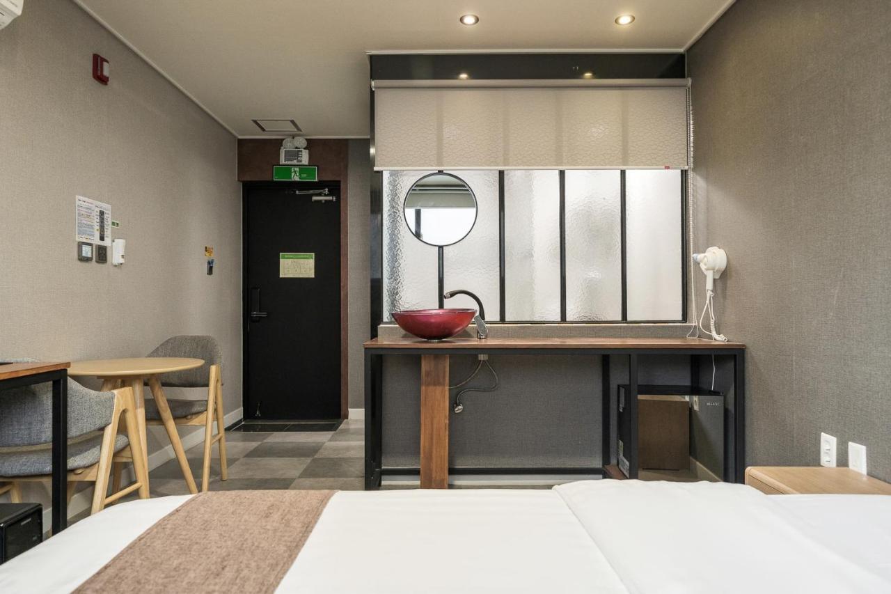 Malu Hotel Suwon Exteriör bild