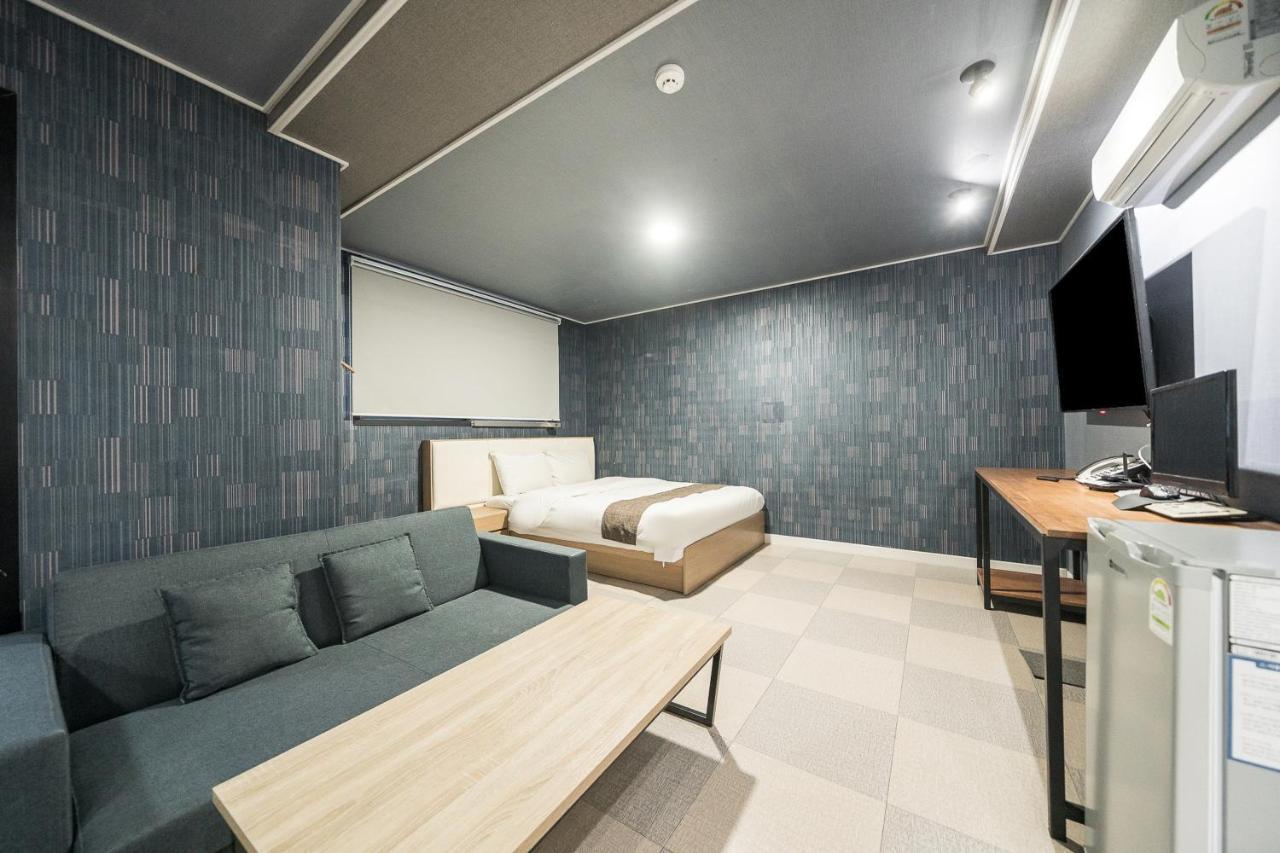 Malu Hotel Suwon Exteriör bild