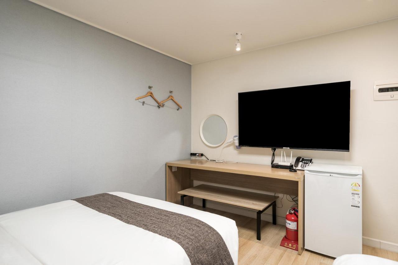 Malu Hotel Suwon Exteriör bild