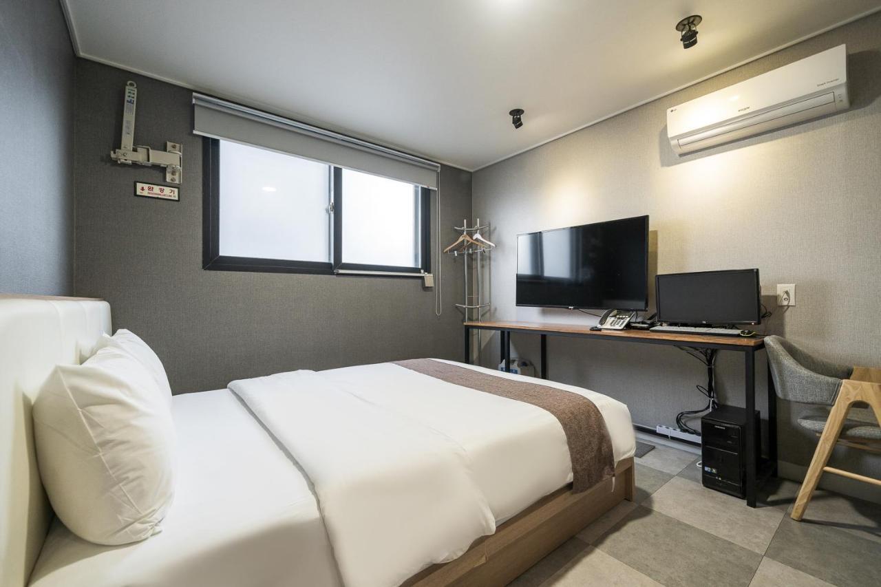 Malu Hotel Suwon Exteriör bild