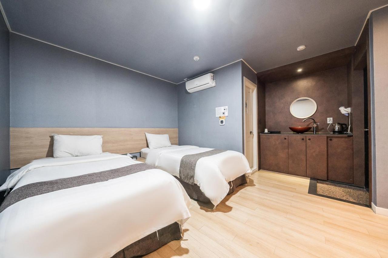 Malu Hotel Suwon Exteriör bild