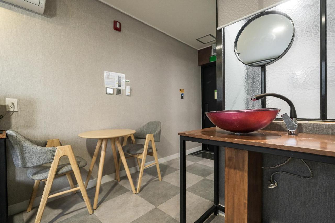 Malu Hotel Suwon Exteriör bild