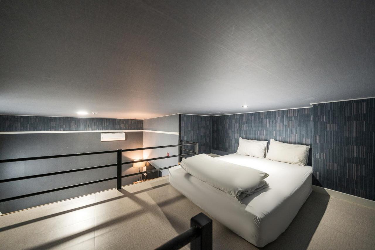 Malu Hotel Suwon Exteriör bild