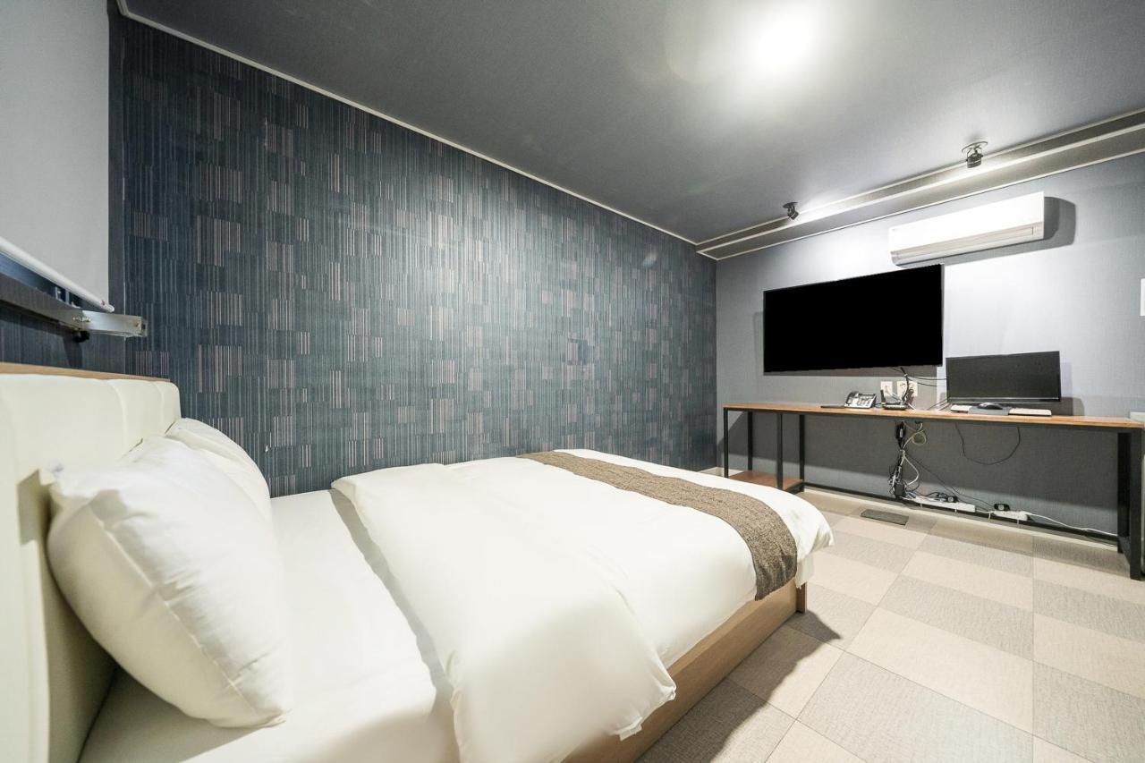 Malu Hotel Suwon Exteriör bild