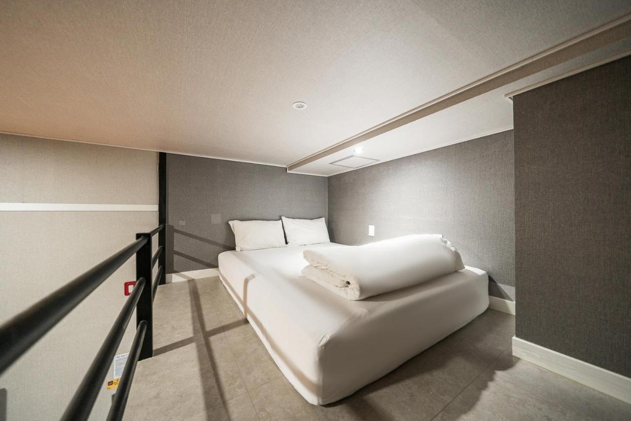 Malu Hotel Suwon Exteriör bild
