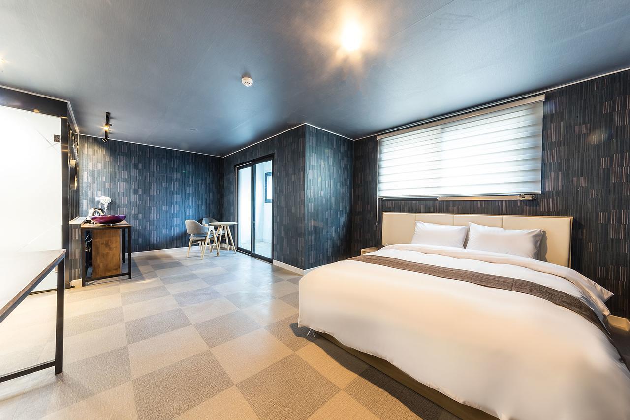 Malu Hotel Suwon Exteriör bild