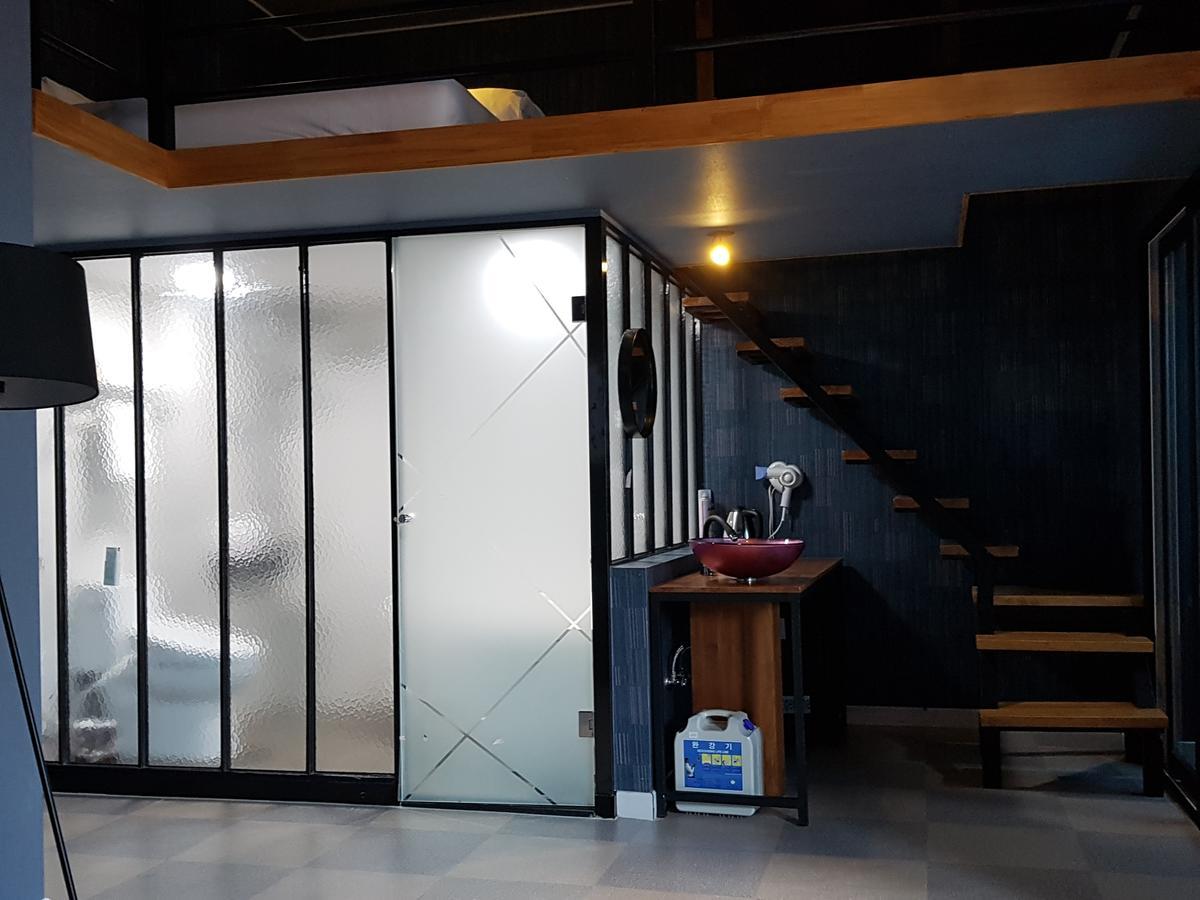 Malu Hotel Suwon Exteriör bild